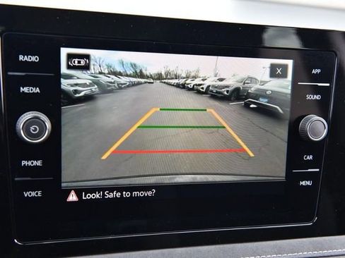 New 2026 Volkswagen Taos SE image 12