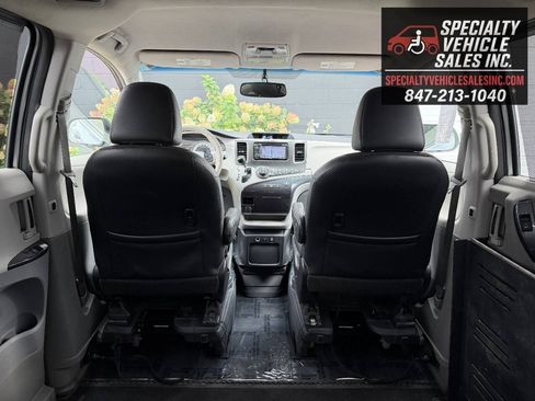 Used 2014 Toyota Sienna SE FWD image 29