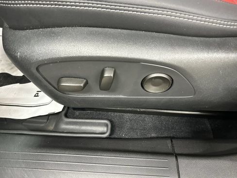 Certified 2025 Chevrolet Equinox EV RS FWD image 10