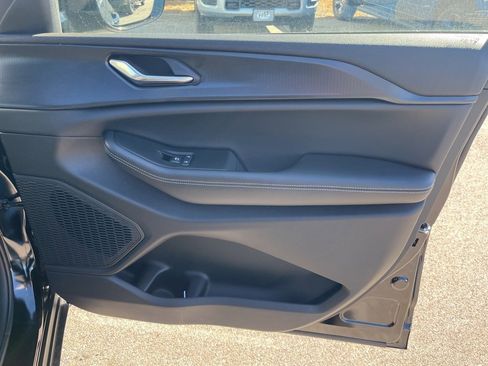 New 2025 Jeep Grand Cherokee Altitude image 10