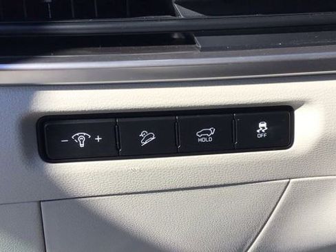 Used 2024 Kia Telluride EX w/ EX Captain's Chair Package image 18