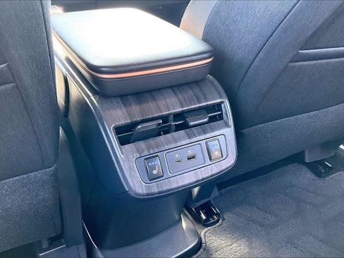Used 2023 Nissan Ariya AWD image 11