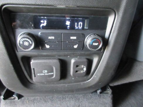 Used 2024 Buick Enclave Premium w/ Experience Buick Package image 19