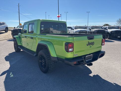 Used 2025 Jeep Gladiator Sport image 5