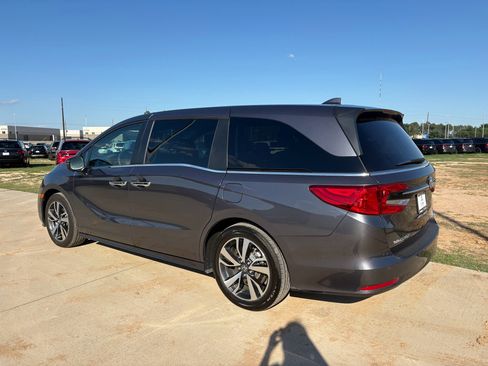 Certified 2024 Honda Odyssey Touring image 6