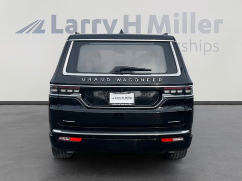 Used 2023 Jeep Grand Wagoneer Series III image 4