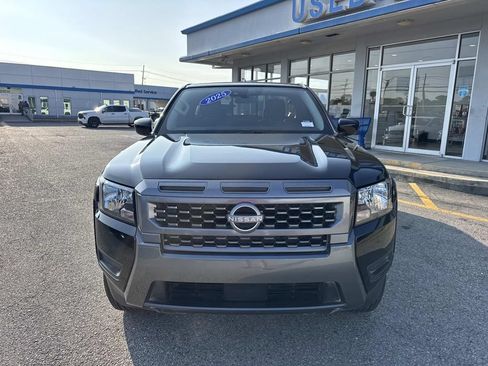 Used 2025 Nissan Frontier SV RWD image 2
