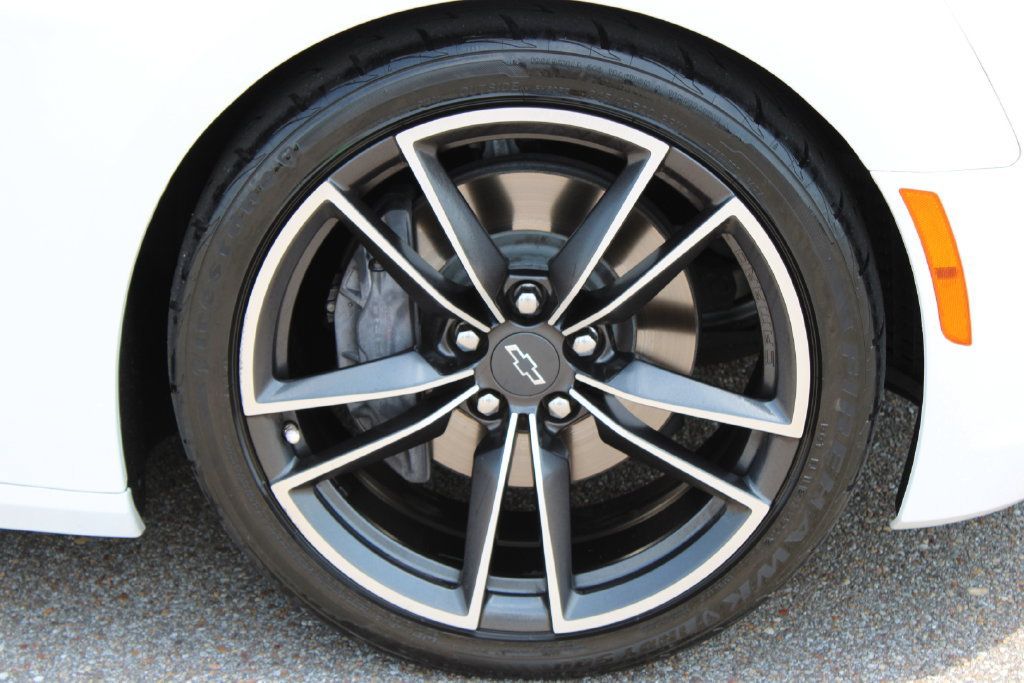 Used 2021 Chevrolet Camaro SS RWD image 8