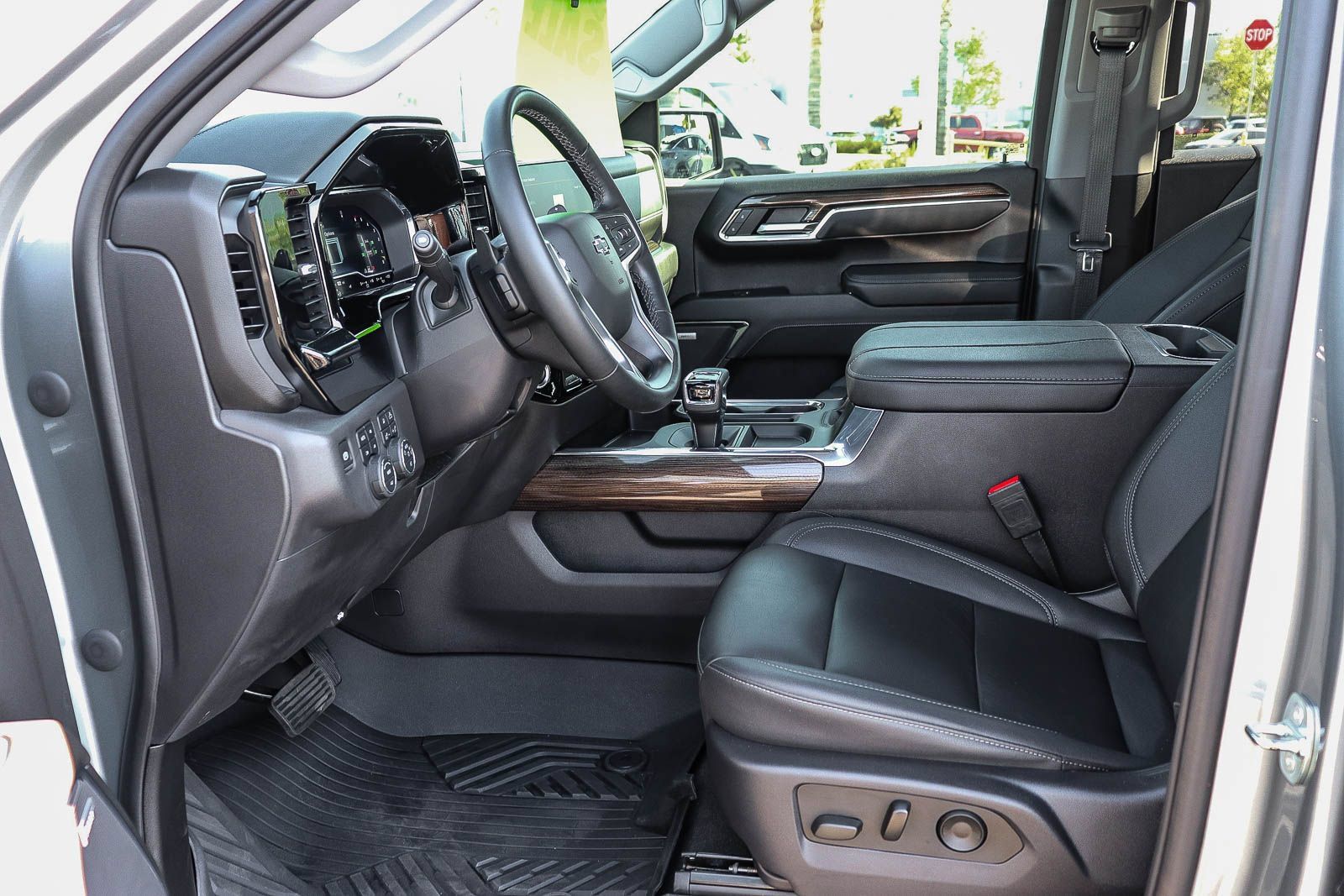 Used 2023 Chevrolet Silverado 1500 LT Trail Boss w/ LT Trail Boss Premium Package AWD/4WD image 18