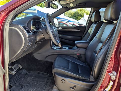 Used 2018 Jeep Grand Cherokee Limited image 10