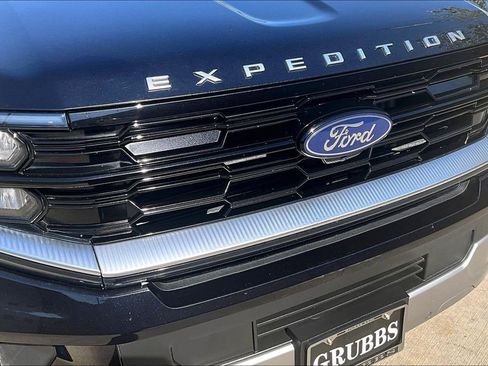 Used 2025 Ford Expedition Max Platinum AWD/4WD image 38