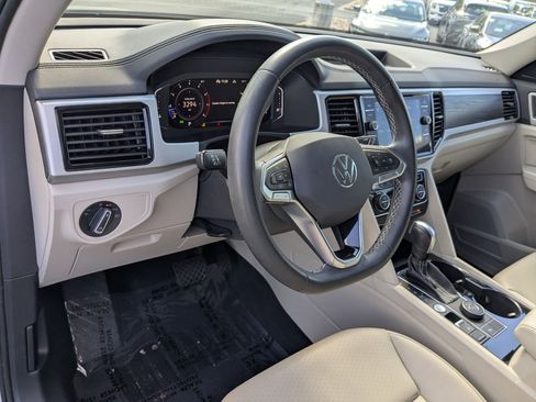 Used 2022 Volkswagen Atlas SE w/ Black Wheel Package AWD/4WD image 16