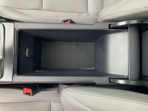 Used 2025 Toyota Camry SE image 26