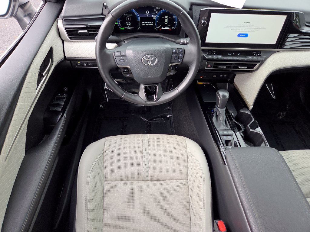 Used 2025 Toyota Camry XLE AWD/4WD image 33