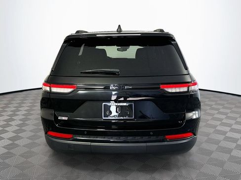 Certified 2024 Jeep Grand Cherokee Altitude AWD/4WD image 10