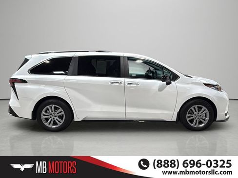 Used 2023 Toyota Sienna XSE AWD/4WD image 5