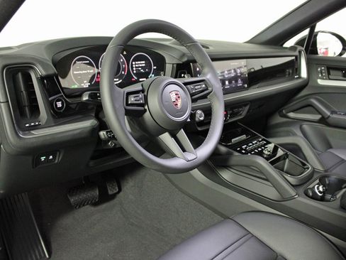 New 2026 Porsche Cayenne Coupe image 4