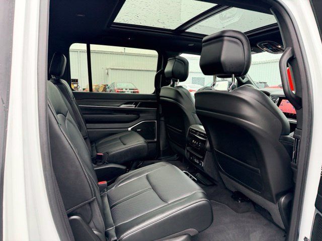 Used 2024 Jeep Wagoneer Series II w/ Premium Group I AWD/4WD image 18