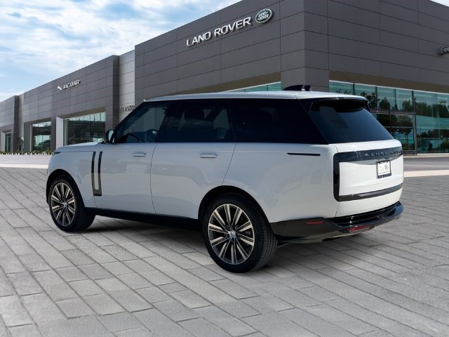 Used 2023 Land Rover Range Rover SE AWD/4WD image 3
