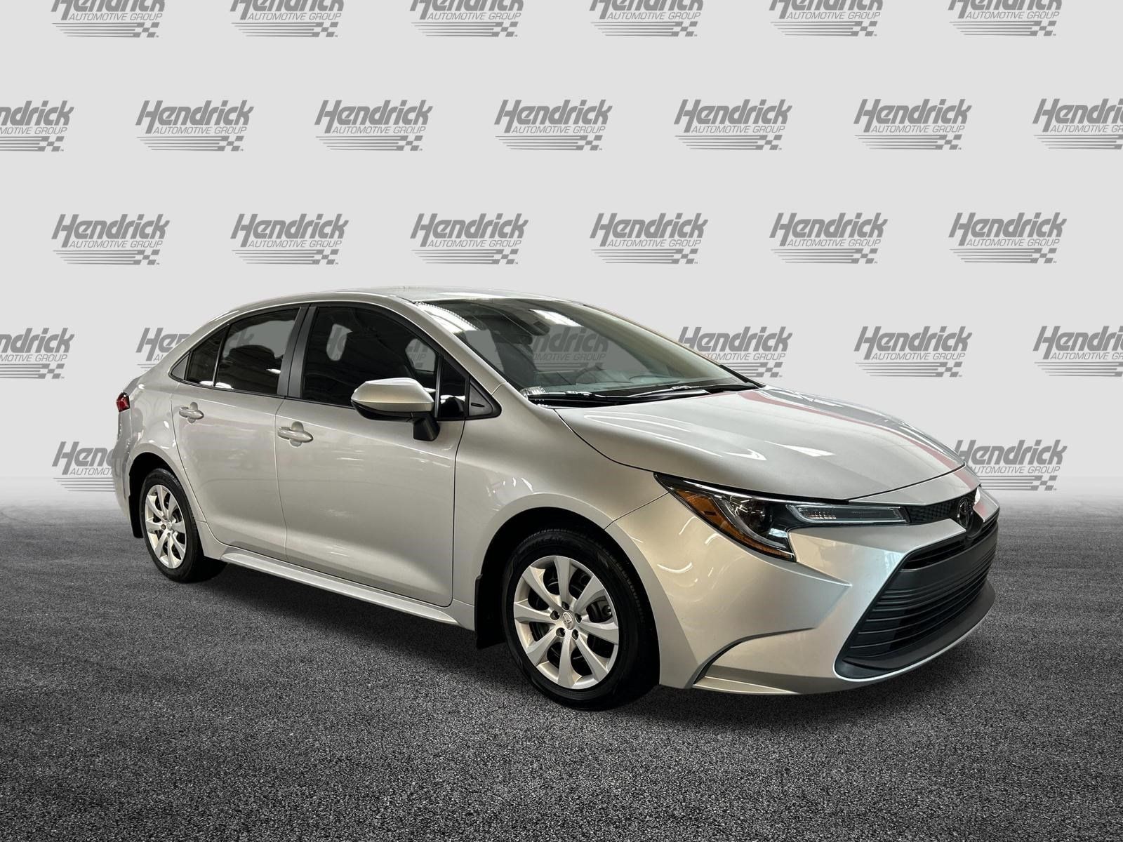 Used 2025 Toyota Corolla LE FWD image 2