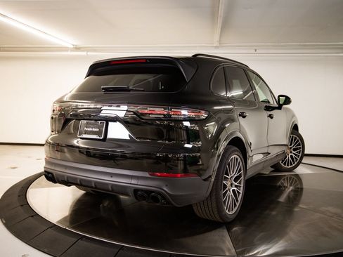 Certified 2023 Porsche Cayenne Platinum Edition AWD/4WD image 7
