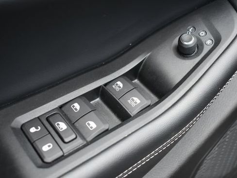 Used 2023 Jeep Grand Cherokee L Limited AWD/4WD image 19