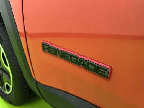Used 2017 Jeep Renegade Trailhawk AWD/4WD image 15