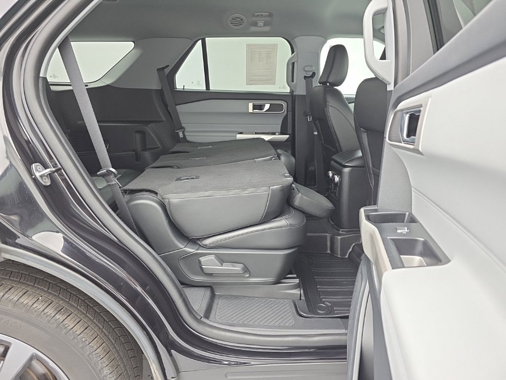Used 2022 Ford Explorer XLT w/ Equipment Group 202A AWD/4WD image 44