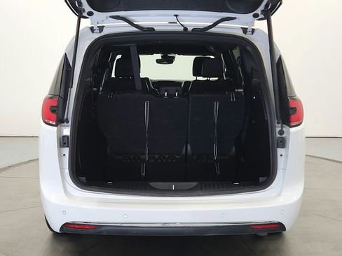 Used 2025 Chrysler Pacifica Select FWD image 35