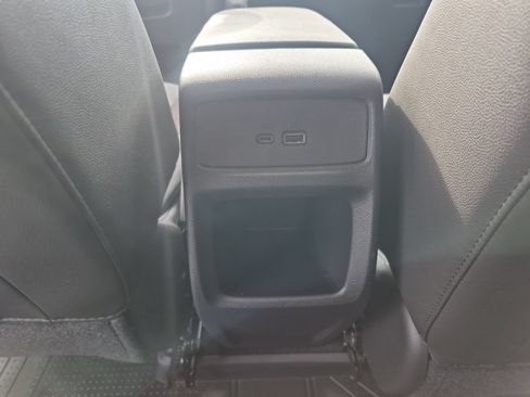 Used 2024 Chevrolet Trax LT w/ Sunroof Package FWD image 21