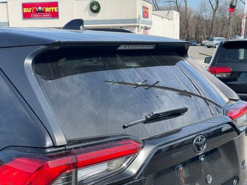 Used 2019 Toyota RAV4 LE w/ All Weather Liner Package AWD/4WD image 28