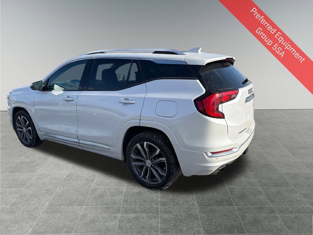 Used 2020 GMC Terrain Denali w/ Denali Premium Package FWD image 4