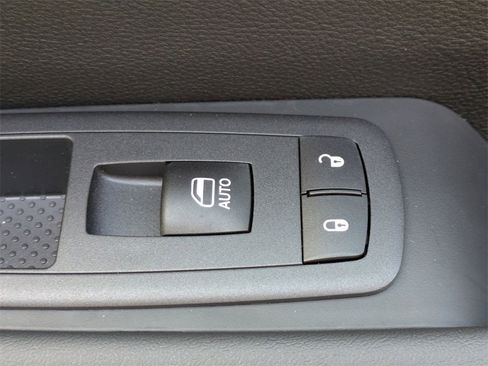 New 2026 Chrysler Pacifica Select image 40