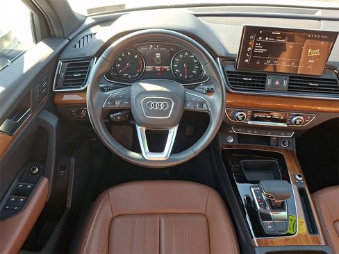 Used 2023 Audi Q5 2.0T Premium w/ Convenience Package image 12