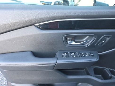 Used 2025 Honda Pilot EX-L image 12