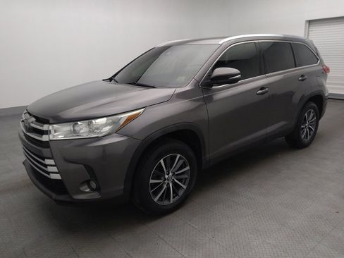 Used 2019 Toyota Highlander XLE image 2