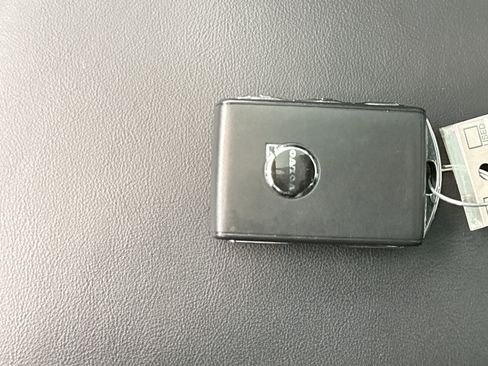 Used 2025 Volvo XC60 B5 Plus image 24