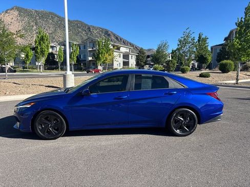 Used 2021 Hyundai Elantra SEL w/ Convenience Package FWD image 12