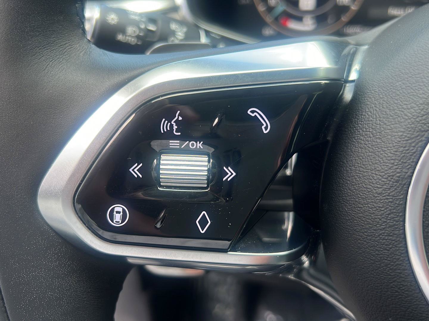 Certified 2026 Jaguar F-PACE R-Dynamic S AWD/4WD image 13