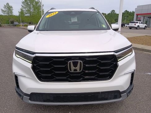 Used 2023 Honda Pilot Touring image 8