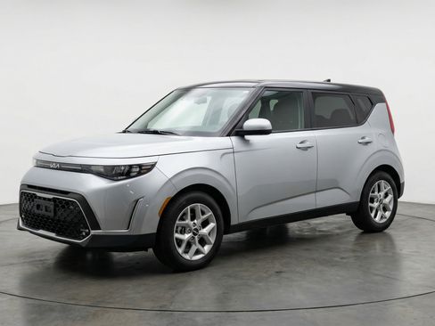 Used 2025 Kia Soul LX w/ LX Technology Package image 3