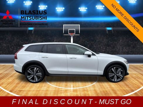 Used 2025 Volvo V60 B5 Cross Country Plus image 6