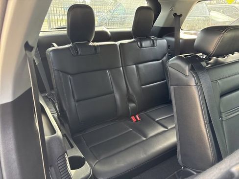 Used 2021 Ford Explorer XLT w/ Equipment Group 202A image 8