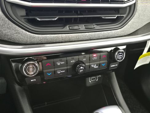 New 2026 Jeep Compass Latitude AWD/4WD image 32