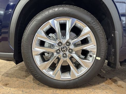 New 2026 Toyota Highlander Limited image 10