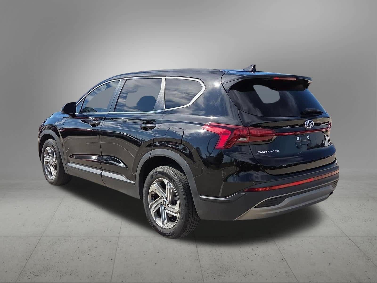 Used 2022 Hyundai Santa Fe SE FWD image 4