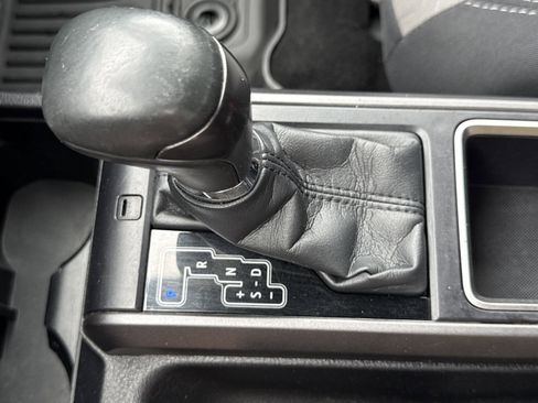 Used 2022 Toyota Tacoma TRD Off-Road image 11