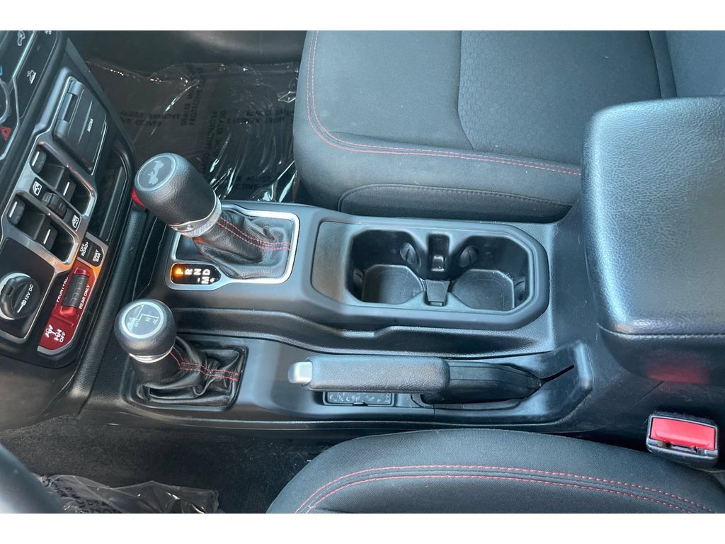 Used 2022 Jeep Wrangler Unlimited Rubicon AWD/4WD image 32