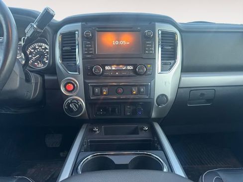Used 2018 Nissan Titan PRO-4X w/ Pro-4x Convenience Package AWD/4WD image 11