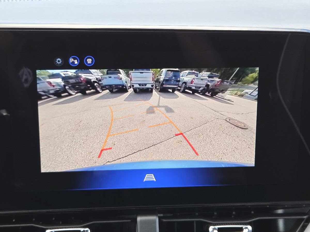 New 2027 Chevrolet Equinox LT w/ Convenience Package II FWD image 8